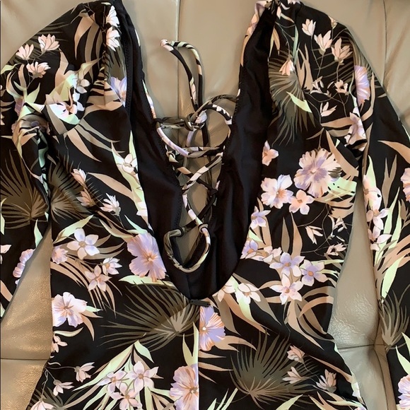 Volcom swimwear bodysuit - Picture 7 of 10